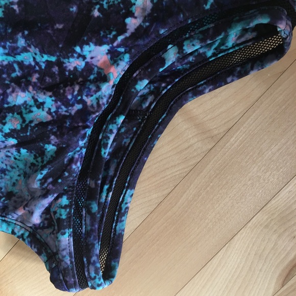 2 for $40🩷 FABLETICS shorts and sports bra set - Picture 10 of 11